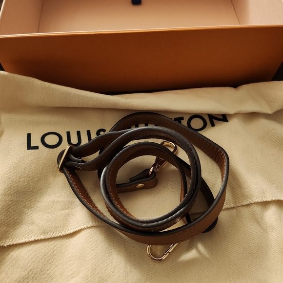 Louis Vuitton Orsay Clutch - Picture 9 of 10